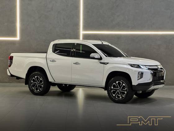 MITSUBISHI L200 TRITON 2.4 16V TURBO DIESEL SPORT HPE-S CD 4P 4X4 AUTOMÁTICO MITSUBISHI L200 TRITON 2.4 16V TURBO DIESEL SPORT HPE-S CD 4P 4X4 AUTOMÁTICO